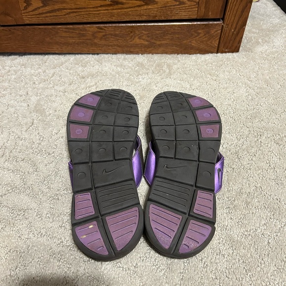 Nike comfort foot bed, size 9 W, lavender and brown flip-flops - Picture 5 of 6